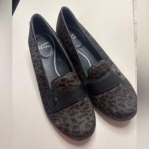 Dansko Olena Shoes Size 39 / 8.5 Black Brown Calf Hair Slip On Loafer Leather